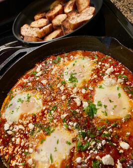 red pepper & tomato shakshuka with crusty bread