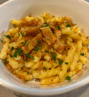 mac & cheese with crispy chicken skin